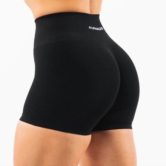 alphalete Athletics black womens Amplify Short 4.5" but scrunch size small - Picture 2 of 8